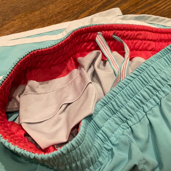 Brooks run shorts - Picture 4 of 5